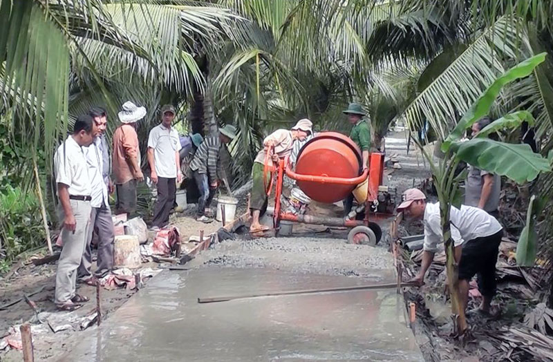 Tin hoạt động các huyện, thành phố ngày 16-10-2020 Thi công công trình. Ảnh: Huỳnh Lâm
