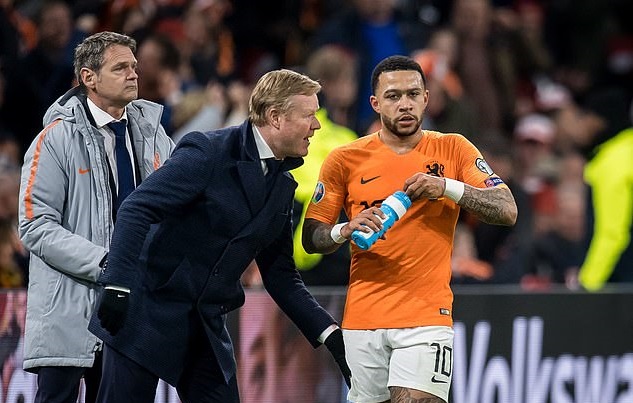 HLV Koeman muốn đưa cậu học trò cũ Depay về Barca