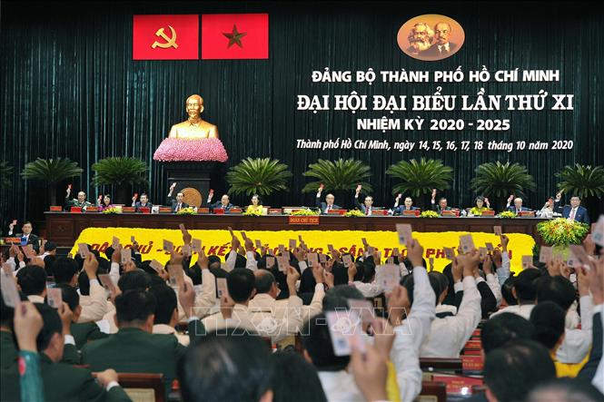Bộ Chính trị phân công đồng chí Nguyễn Thiện Nhân tiếp tục theo dõi, chỉ đạo Đảng bộ TP. Hồ Chí Minh Các đại biểu biểu quyết thông qua danh sách Ban Chấp hàng Đảng bộ Thành phố Hồ Chí Minh nhiệm kỳ 2020 - 2025. Thanh Vũ/TTXVN