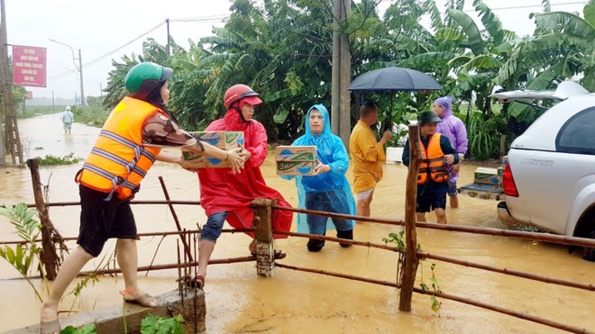 Mỹ hỗ trợ Việt Nam ứng phó bão Linfa Cứu trợ người dân bị ảnh hưởng do bão lũ.