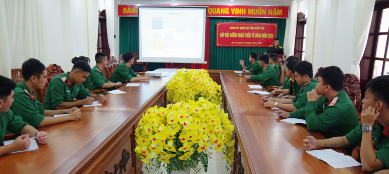 Các học viên tham gia lớp học. Ảnh: Đặng Thạch.