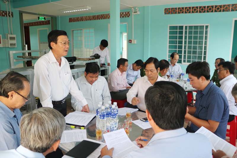 Đoàn kiểm tra làm việc tại Điểm cai nghiện ma túy tại cộng đồng huyện Bình Đại.