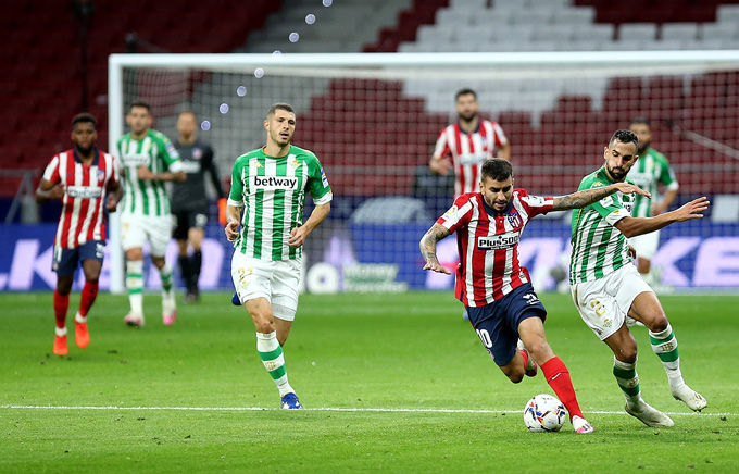 Suarez tiếp tục nổ súng Atletico thi đấu lép vế trước Real Betis