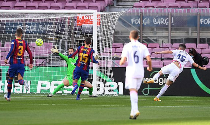 Suarez tiếp tục nổ súng Real mở tỷ số từ sớm