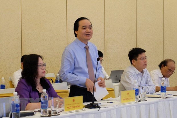 Bộ trưởng Phùng Xuân Nhạ giải trình các vấn đề liên quan đến sách giáo khoa lớp 1 Bộ trưởng Bộ Giáo dục và Đào tạo Phùng Xuân Nhạ. Ảnh: Khiếu Tư/TTXVN