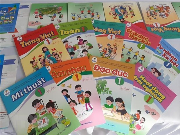Bộ trưởng Phùng Xuân Nhạ giải trình các vấn đề liên quan đến sách giáo khoa lớp 1 Bộ sách Cánh diều do Nhà xuất bản Đại học Sư phạm biên soạn. Ảnh: Đức Hạnh/TTXVN