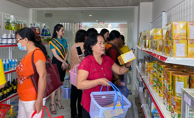 Tạo động lực phát triển thương mại điện tử Sản phẩm khởi nghiệp của tỉnh được giới thiệu qua nhiều kênh.