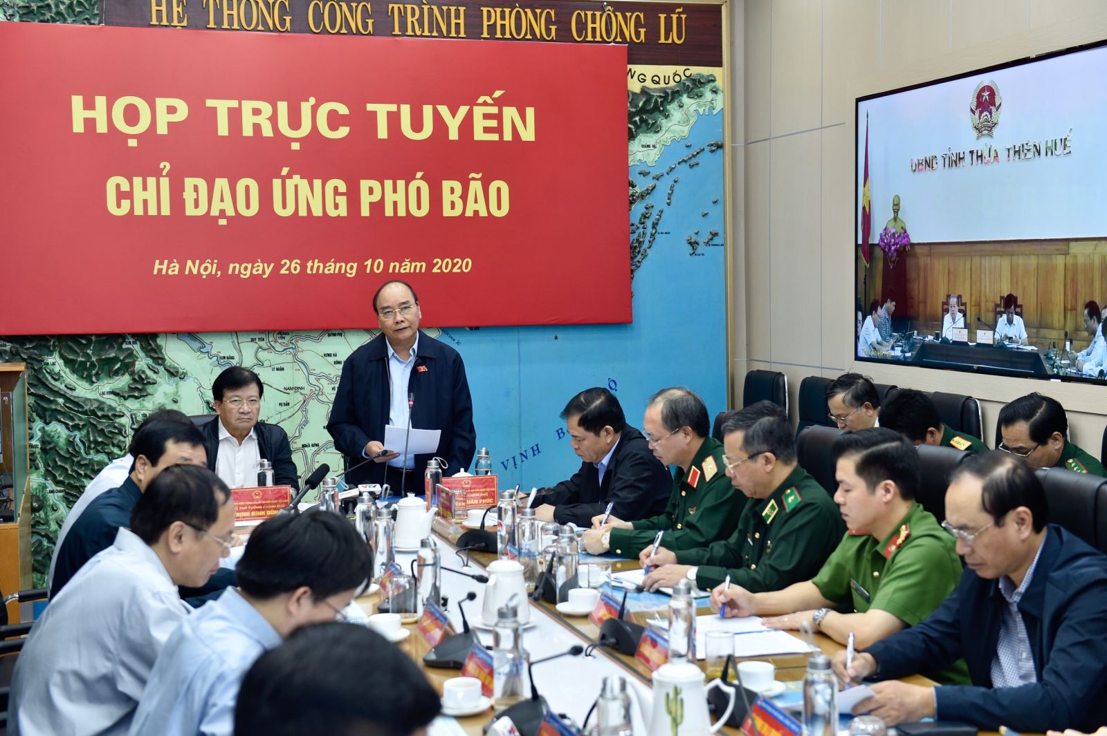 Cứu dân là quan trọng nhất, Thủ tướng chỉ đạo hàng loạt giải pháp Ảnh: VGP/Nhật Bắc