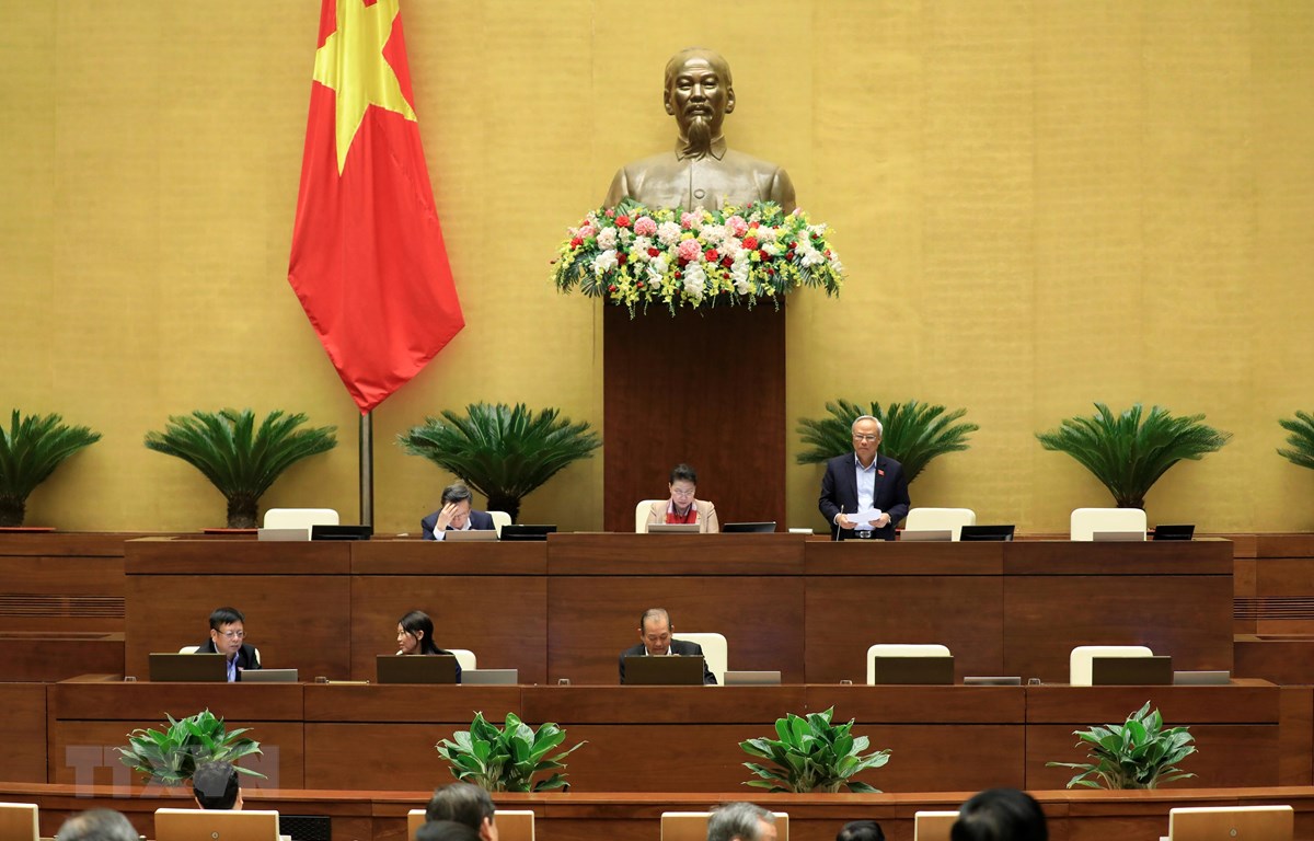 Kết thúc Đợt 1 theo hình thức trực tuyến tại Nhà Quốc hội Phó Chủ tịch Quốc hội Uông Chu Lưu điều hành phiên họp. (Ảnh: Lâm Khánh/TTXVN)