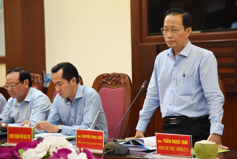 Tập đoàn Sao Mai nghiên cứu đầu tư các dự án trên địa bàn tỉnh Phó chủ tịch UBND tỉnh Nguyễn Trúc Sơn phát biểu tại buổi làm việc.