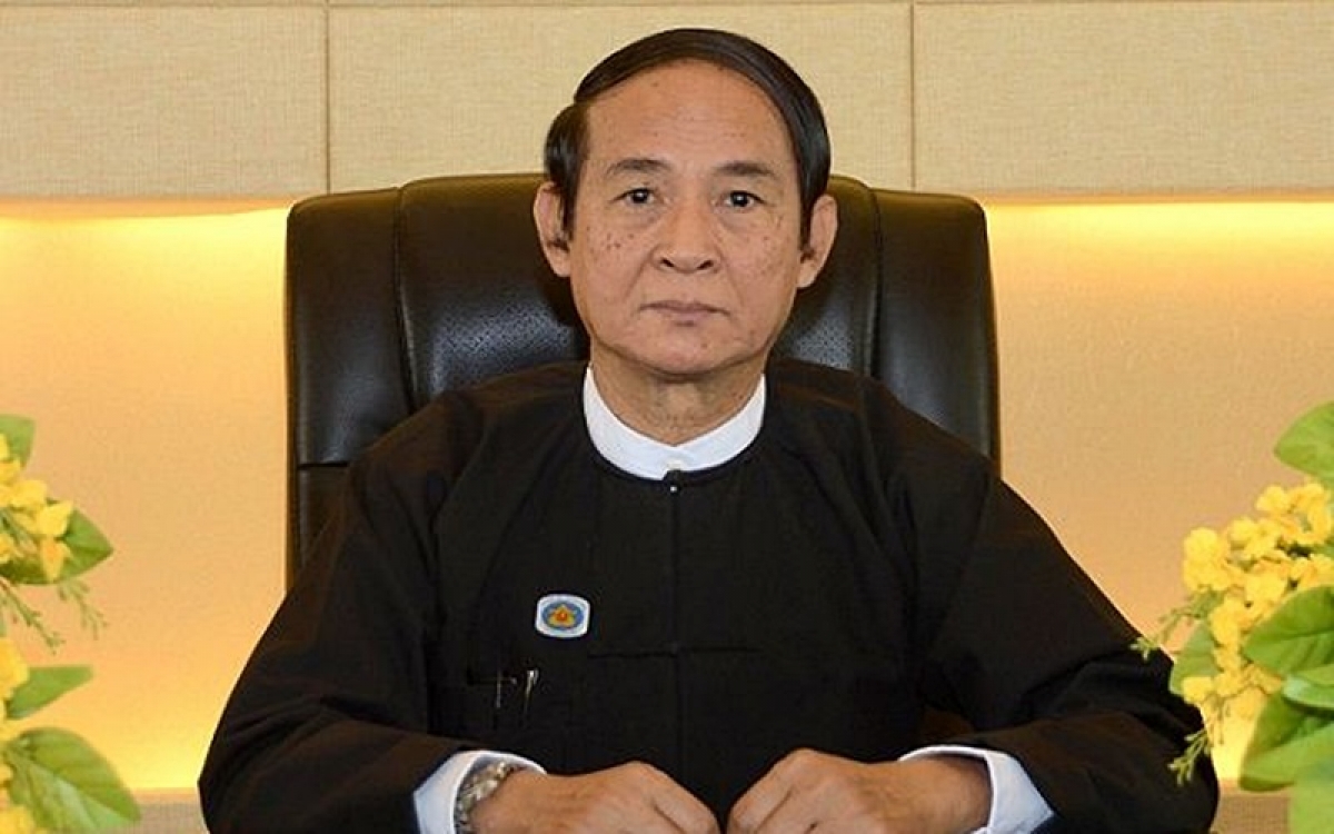 Tổng thống và Cố vấn Cấp cao Nhà nước Myanmar bỏ phiếu bầu cử sớm Tổng thống U Win Myint. Ảnh: Dreshare.