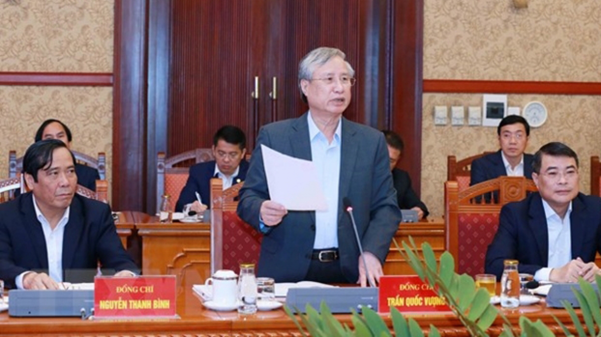Ông Trần Quốc Vượng chủ trì phiên họp Tiểu ban Tổ chức phục vụ Đại hội XIII Ông Trần Quốc Vượng, Ủy viên Bộ Chính trị, Thường trực Ban Bí thư chủ trì phiên họp. (Ảnh: Phương Hoa/TTXVN)