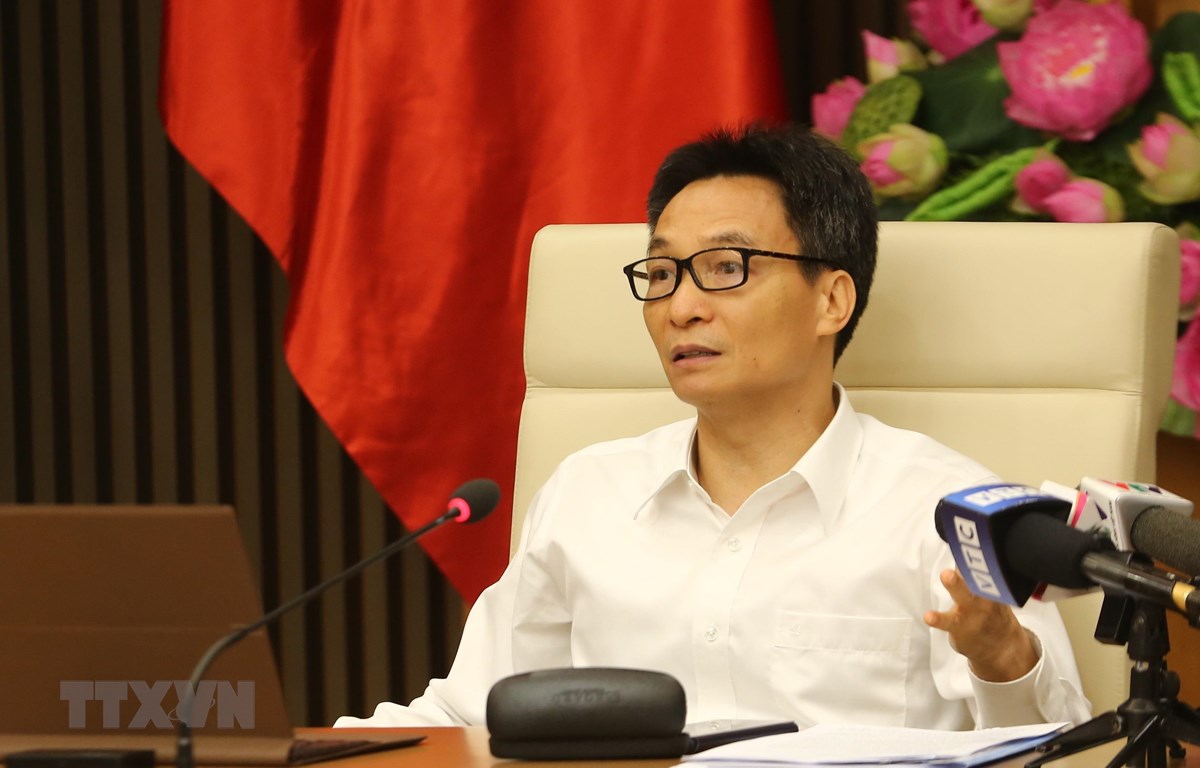 Dịch COVID-19: Quyết tâm không để dịch bệnh tái phát vào mùa Đông Phó thủ tướng Vũ Đức Đam chủ trì cuộc họp chiều 2-11-2020. Ảnh: Dương Giang/TTXVN