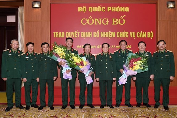 Đại tướng Ngô Xuân Lịch trao quyết định bổ nhiệm chức vụ cán bộ của Bộ Quốc phòng