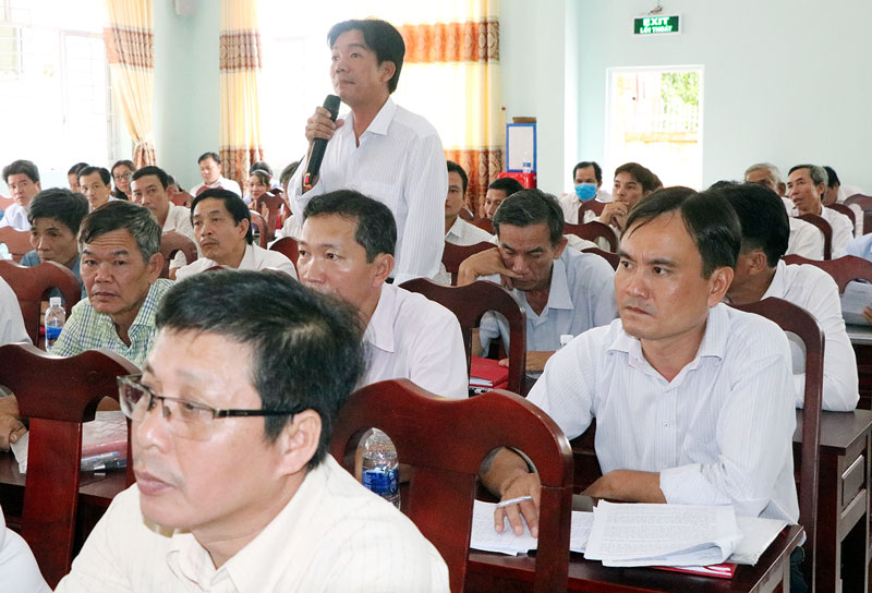 Tiếp tục lãnh đạo thực hiện phương châm “nắm” Đại biểu chi bộ, đảng bộ cơ sở tại buổi họp mặt với Thường trực Huyện ủy Mỏ Cày Nam. Ảnh: Thạch Thảo