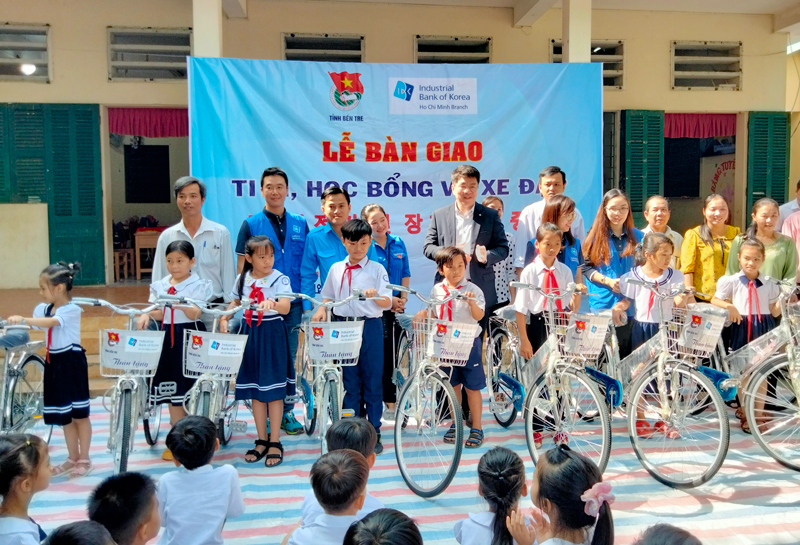 Hoạt động quốc tế thanh niên trên địa bàn Chợ Lách Hoạt động của đoàn tại Trường Tiểu học Hoà Nghĩa B.