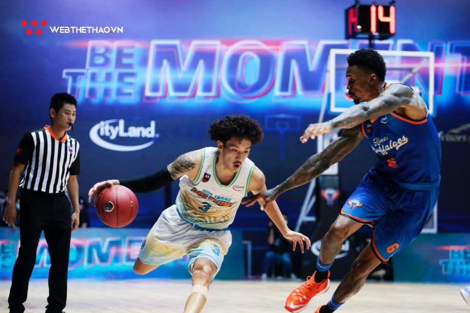 Khoa Trần sớm dính foul-trouble