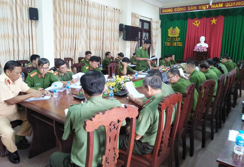 Đoàn công tác Cục C06, Bộ Công an làm việc với Công an Bến Tre về công tác thu thập dữ liệu quốc gia căn cước công dân. Ảnh: Thảo Giang