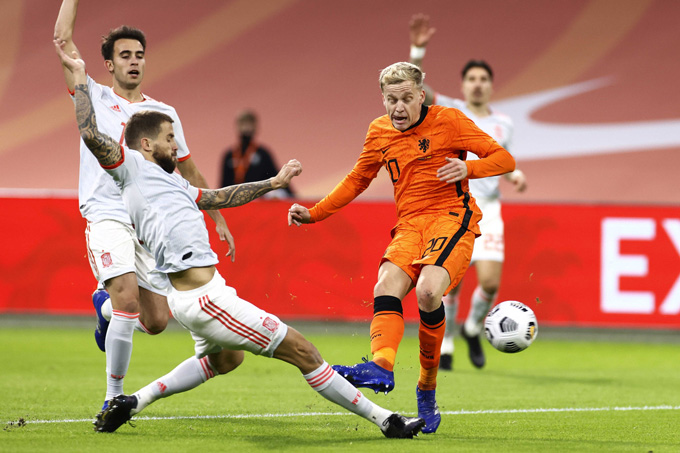 Van de Beek gỡ hòa cho Hà Lan ở phút 47