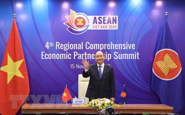 Thủ tướng Nguyễn Xuân Phúc, Chủ tịch ASEAN 2020, chủ trì Hội nghị Cấp cao Hiệp định Đối tác Kinh tế Toàn diện Khu vực (RCEP) lần thứ 4 theo hình thức trực tuyến. Ảnh: Thống Nhất/TTXVN