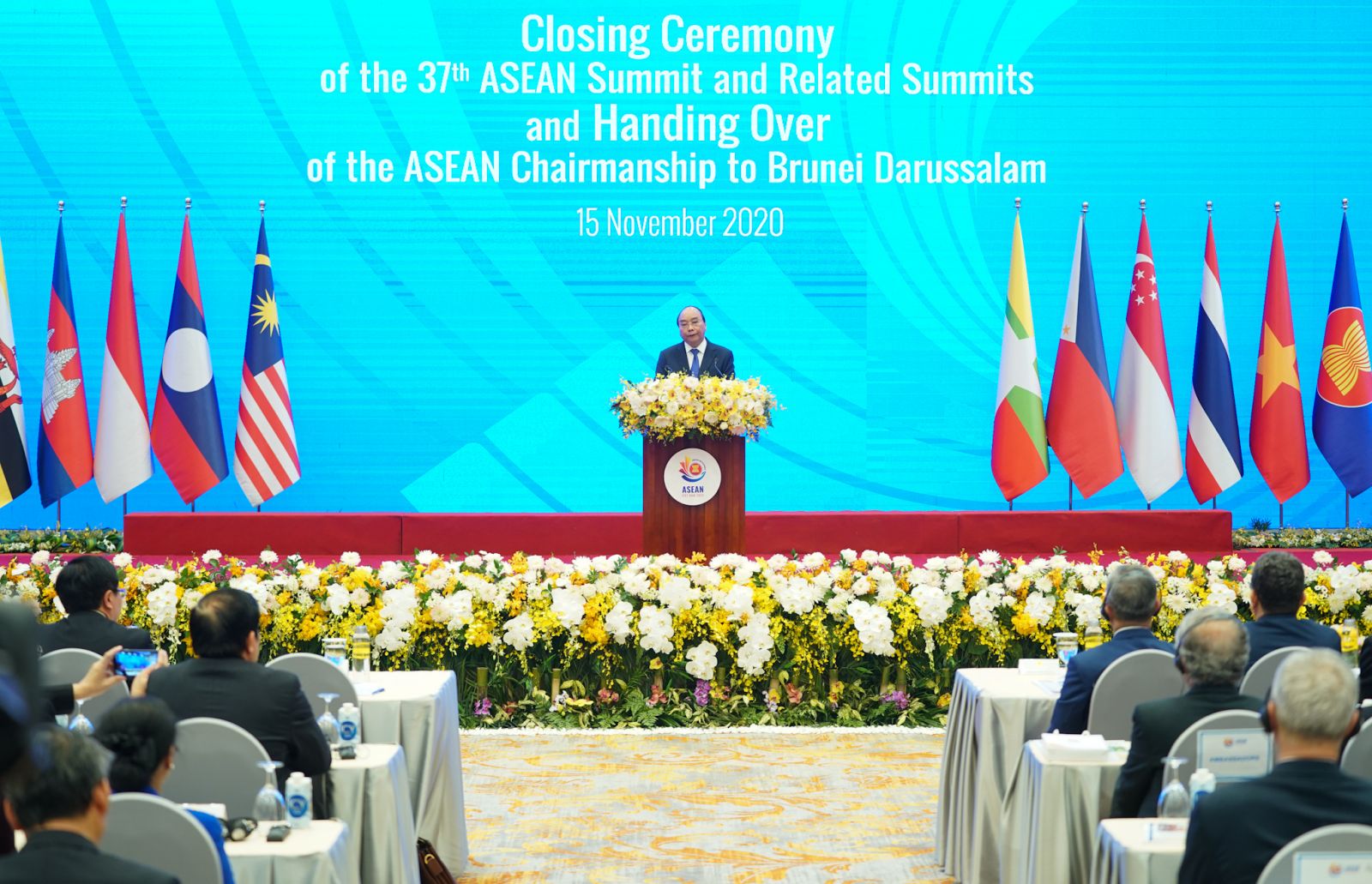 Bế mạc Hội nghị Cấp cao ASEAN lần thứ 37 Thủ tướng Nguyễn Xuân Phúc-Chủ tịch ASEAN 2020-phát biểu tại lễ bế mạc Hội nghị Cấp cao ASEAN 37 và các hội nghị liên quan. Ảnh: VGP/Quang Hiếu