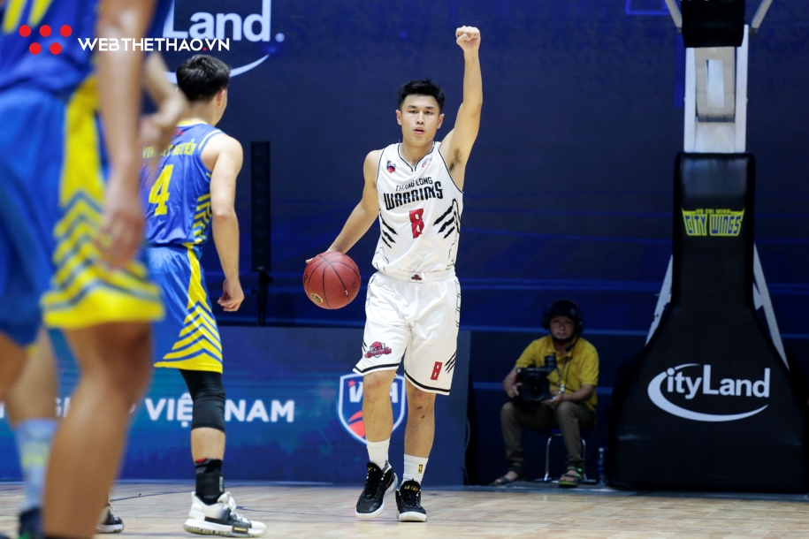 Đè bẹp Hochiminh City Wings, Thang Long Warriors bám sát ngôi đầu HLV Lukic bất ngờ cho Nhất Quang, Thành Nam đánh chính. Ảnh: Việt Long