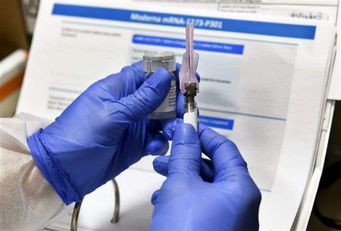 Vaccine phòng COVID-19 do nhà sản xuất thuốc Moderna và Viện sức khỏe quốc gia Mỹ phát triển tại Binghamton, New York, Mỹ. Ảnh: AP/TTXVN