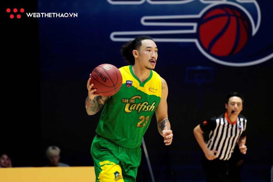 Cánh én Khoa Trần bất lực, Dolphins tan mộng Playoffs trước Catfish Cantho Catfish vẫn cần thắng trận cuối trước Danang Dragons để giành vé đi tiếp. Ảnh: Việt Long