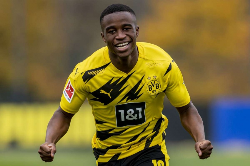 Moukoko trong màu áo Dortmund