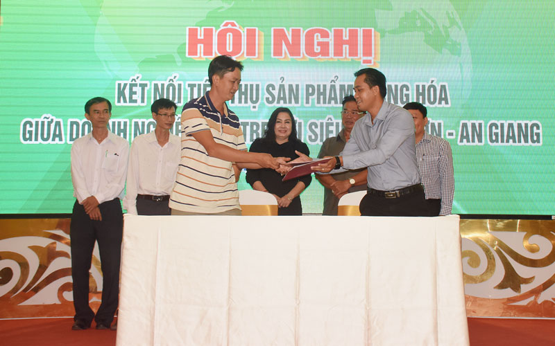 Doanh nghiệp Bến Tre ký kết với Siêu thị Tứ Sơn.