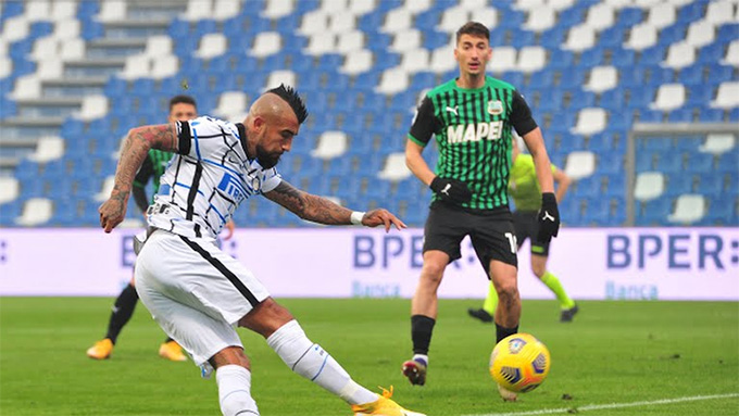 Vidal đã tác động khiến cầu thủ của Sassuolo đốt lưới nhà