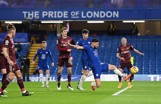 Giroud ghi bàn gỡ hòa 1-1 cho Chelsea