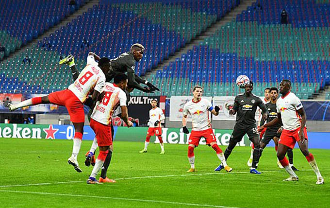 Pogba vào sân đã chơi hay, có bàn thắng nhưng không thể giúp M.U tránh khỏi thất bại