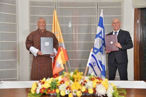 Đại sứ Bhutan tại Ấn Độ và Đại sứ Israel tại Ấn Độ ký thỏa thuận thiết lập quan hệ song phương ngày 12-12-2020. Nguồn: timesofisrael.com