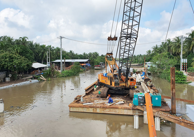 Công trình cống Trung Nhuận, huyện Giồng Trôm góp phần ứng phó xâm nhập mặn. Ảnh: Thanh Đồng