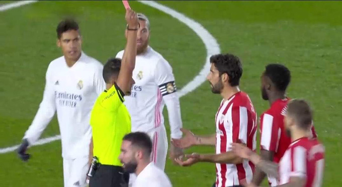 Chiếc thẻ đỏ tai hại của Raul Garcia