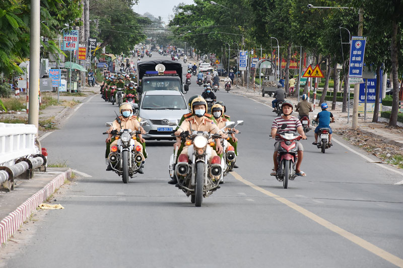 Tin hoạt động các huyện, thành phố ngày 15-12-2020 Công an Châu Thành ra quân cao điểm tấn công trấn áp tội phạm. Ảnh: Quang Duy