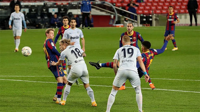 Siêu phẩm của Araujo không đủ giúp Barca giành chiến thắng