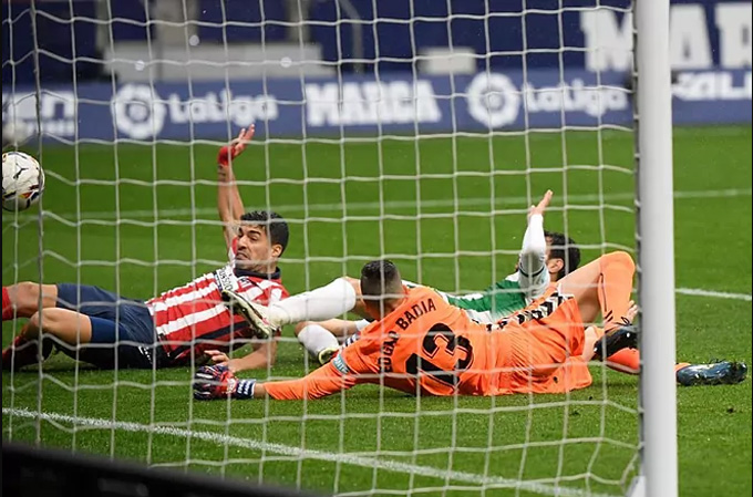 Suarez nâng tỷ số lên 2-0 ở phút 58 trận đấu Atletico vs Elche