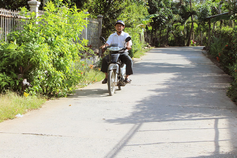 Đường nông thôn ấp Hòa Thọ có nhiều đóng góp của hội viên Cựu chiến binh xã Vĩnh Hòa.
