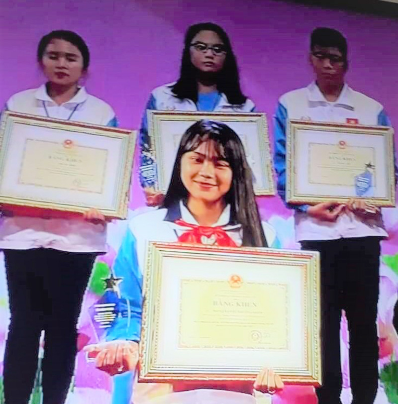 Nguyễn Châu Phương Trinh học sinh xuất sắc trong học tập và làm theo gương Bác năm 2020 Em Nguyễn Châu Phương Trinh