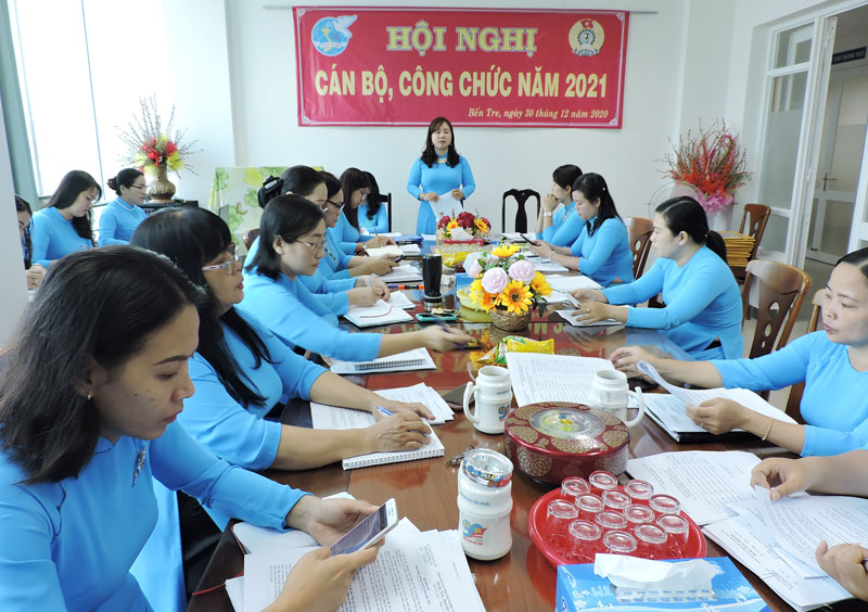 Đại biểu tham dự hội nghị. 