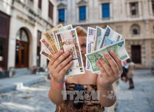 Cuba triển khai cải cách tiền tệ Cuba sẽ xóa bỏ hệ thống tiền tệ kép và hối đoái, xóa bỏ một phần các khoản trợ cấp không phù hợp. Ảnh: AFP/TTXVN