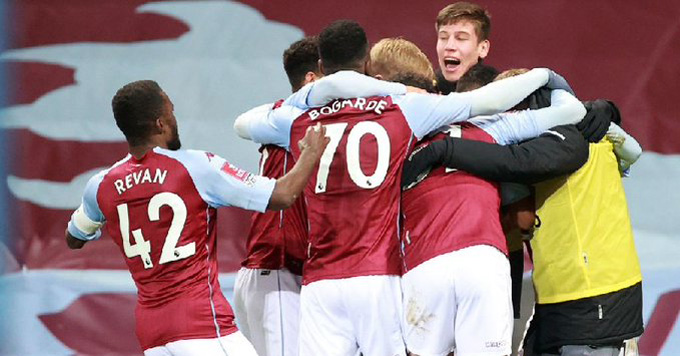 Mane và Salah tỏa sáng Aston Villa ghi bàn ở cú dứt điểm đầu tiên trong hiệp 1