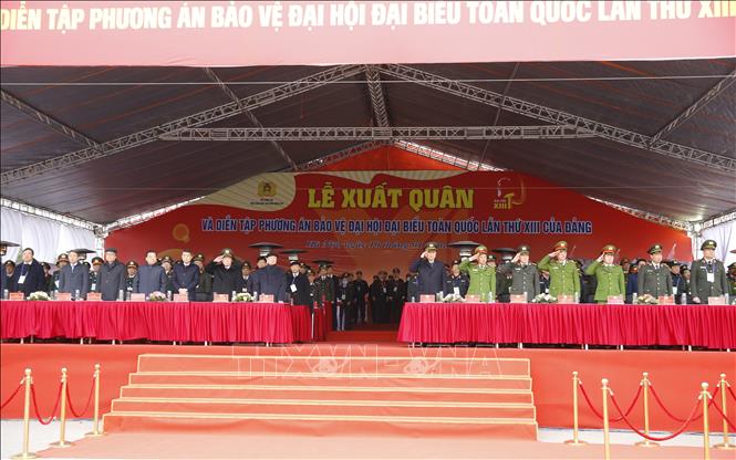 Thường trực Ban Bí thư: Bảm đảo tuyệt đối an ninh, an toàn Đại hội XIII của Đảng Đồng chí Trần Quốc Vượng, Ủy viên Bộ Chính trị, Thường trực Ban Bí thư và các đại biểu dự Lễ xuất quân. Ảnh: Doãn Tấn/TTXVN
