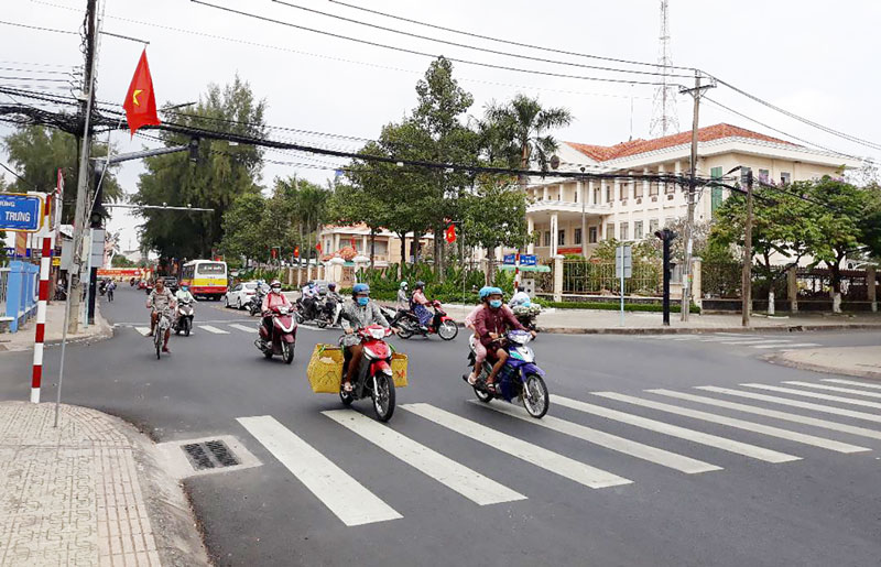 2 trụ trên Đại lộ Đồng Khởi, tại ngã tư giao nhau giữa Đại lộ Đồng Khởi và đường Hai Bà Trưng.