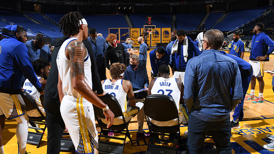 Ghi đến 35 điểm, Stephen Curry vẫn không thể giúp Warriors lội ngược dòng trước Denver Nuggets