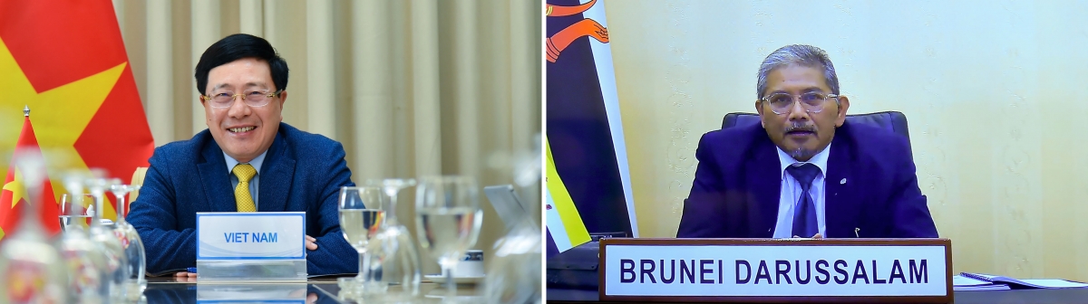 Phó Thủ tướng Phạm Bình Minh điện đàm với Bộ trưởng (thứ hai) Bộ Ngoại giao Brunei Phó Thủ tướng Phạm Bình Minh điện đàm với Bộ trưởng (thứ hai) Bộ Ngoại giao Brunei.