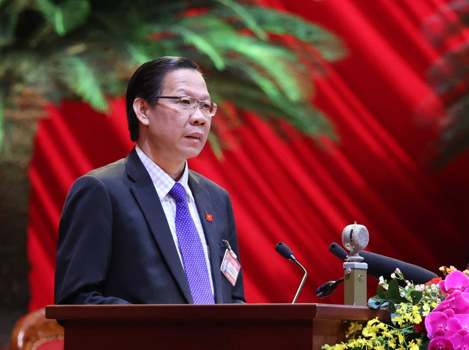 Phát huy tiềm năng, lợi thế của vùng, xây dựng đồng bằng sông Cửu Long phát triển bền vững, thích ứng biến đổi khí hậu Bí thư Tỉnh ủy Phan Văn Mãi trình bày tham luận tại đại hội. Ảnh: TTXVN