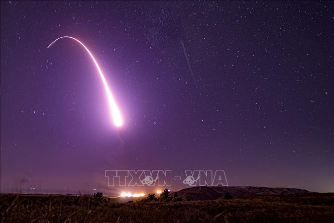 Tên lửa đạn đạo liên lục địa Minuteman III của Mỹ được phóng thử từ căn cứ không quân Vandenberg, California, Mỹ năm 2019. Ảnh: AFP/ TTXVN